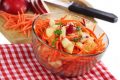 Салат из моркови и яблок